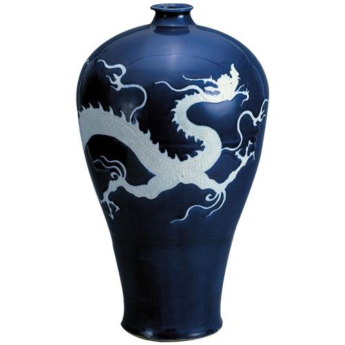中国元霁蓝釉白龙纹梅瓶