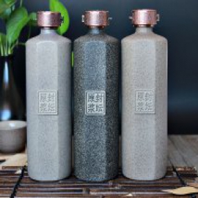 重庆新葡的京集团350vip8888批发厂家论述瓷酒瓶定制的重要性